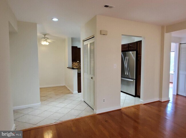 Building Photo - 6050 California Cir