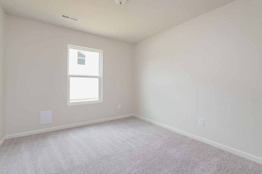 Building Photo - 1054 Manor Dr