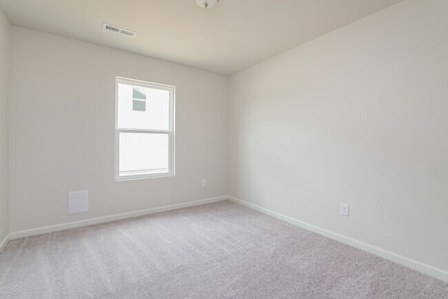 Building Photo - 1054 Manor Dr