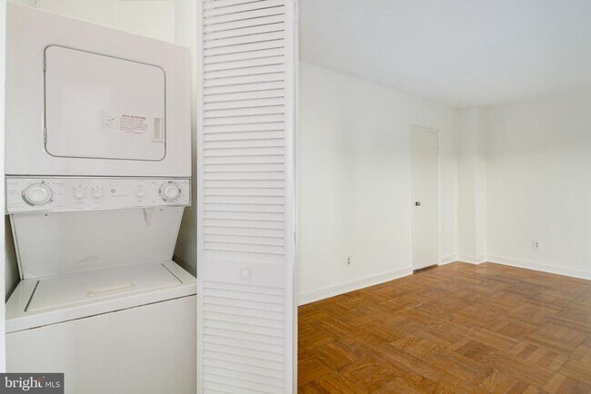 Building Photo - 2601 Pennsylvania Ave