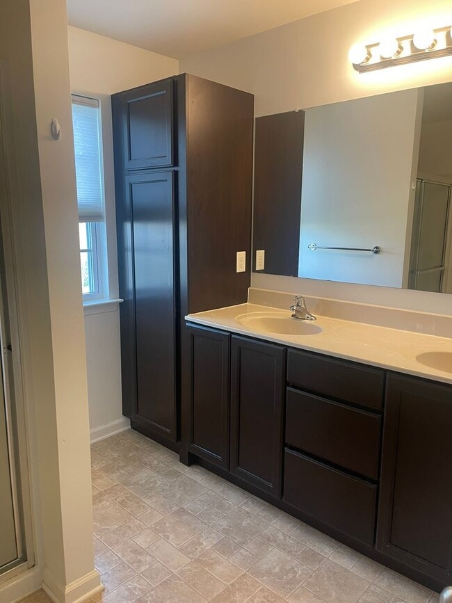 Building Photo - 3 bedroom 2 1/2 bath Townhouse in Bayberry