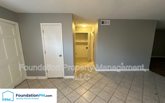 Building Photo - 3356 Coachouse Cove