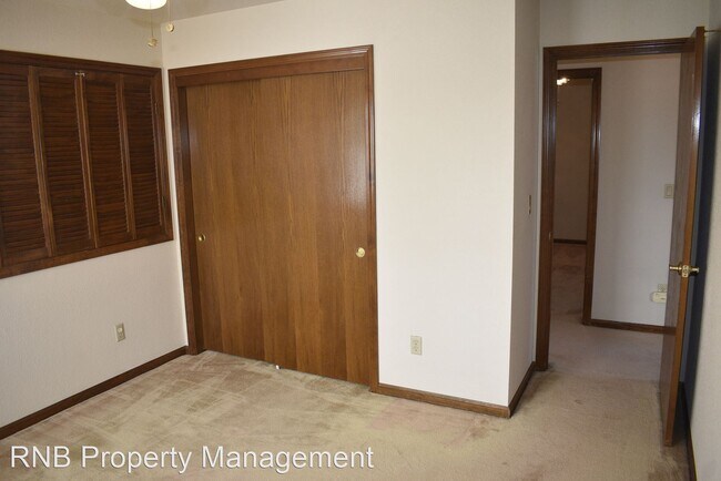 Building Photo - 3 br, 3 bath House - 5616 Bluffs Drive
