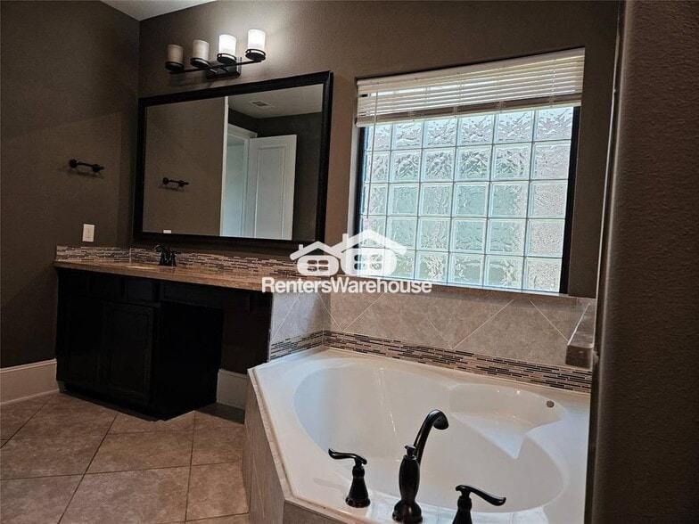 Building Photo - 4723 Butterfly Path Dr