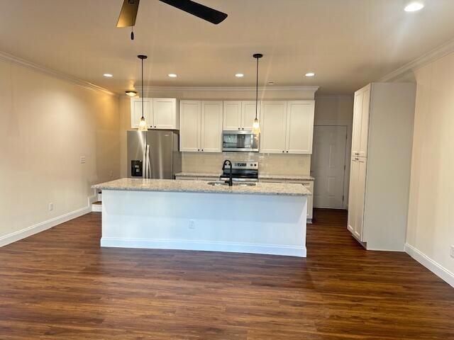 Building Photo - 1925 Cypress Ln