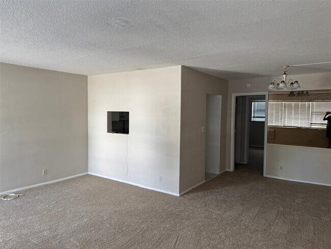 Building Photo - 625 Antioch Ave
