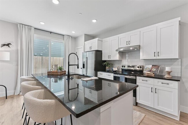 Building Photo - 7603 Strong Bow Ct