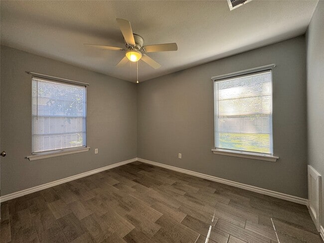 Building Photo - 514 Bertloma St