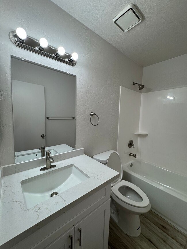 Primary Photo - 738 W Pepper Pl