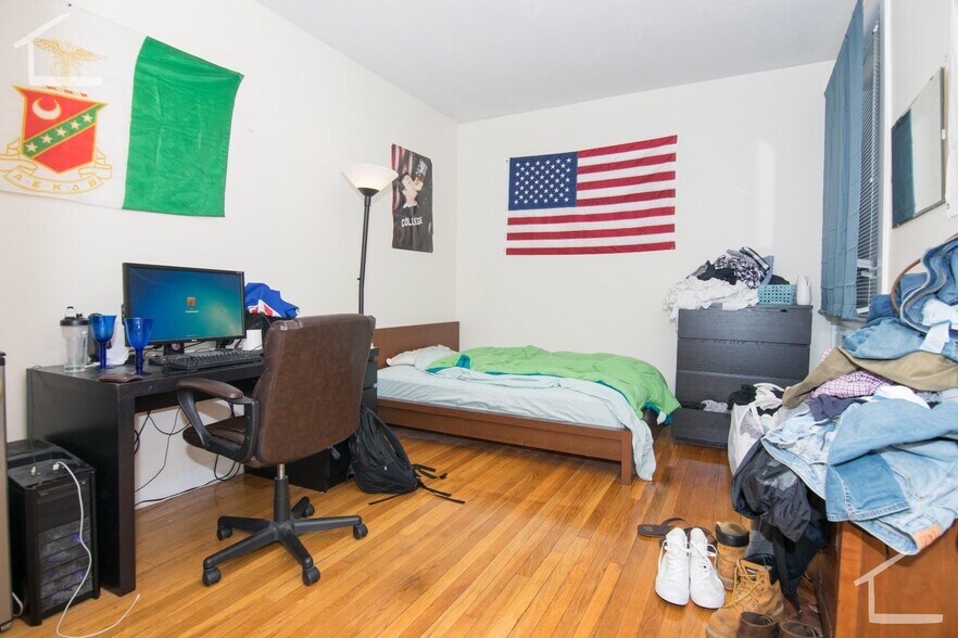 Building Photo - 81 Gibbs St