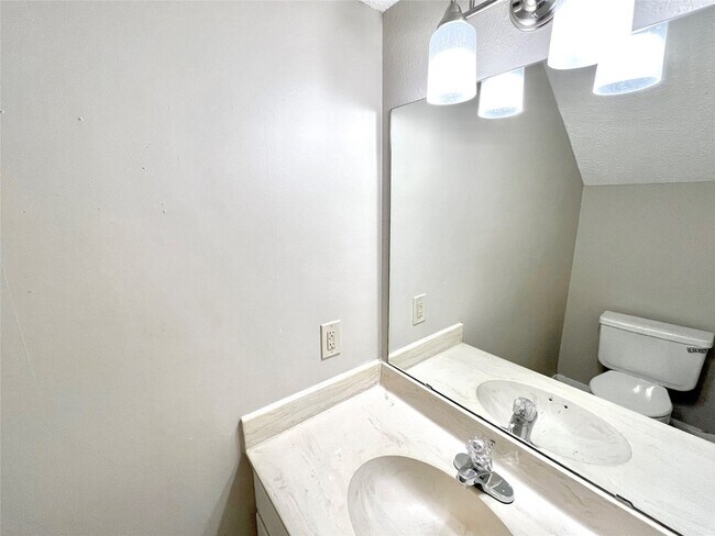 Building Photo - 1247 Dallas Dr