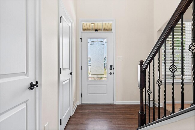 Building Photo - 2214 Larkspur Dr
