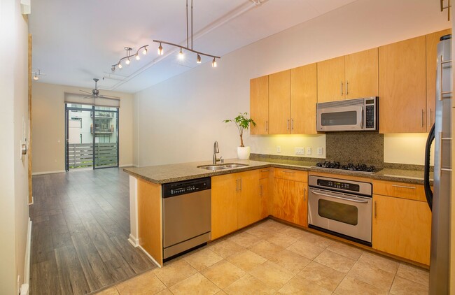 Primary Photo - Stunning & Spacious Condo with 2 Parking S...