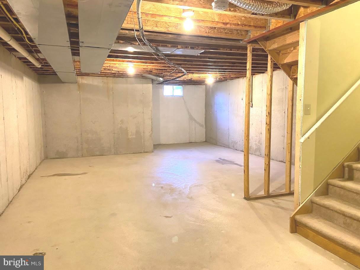 Building Photo - 556 Cork Cir