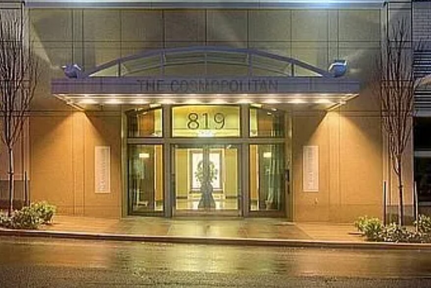 Building Entrance - 819 Virginia St