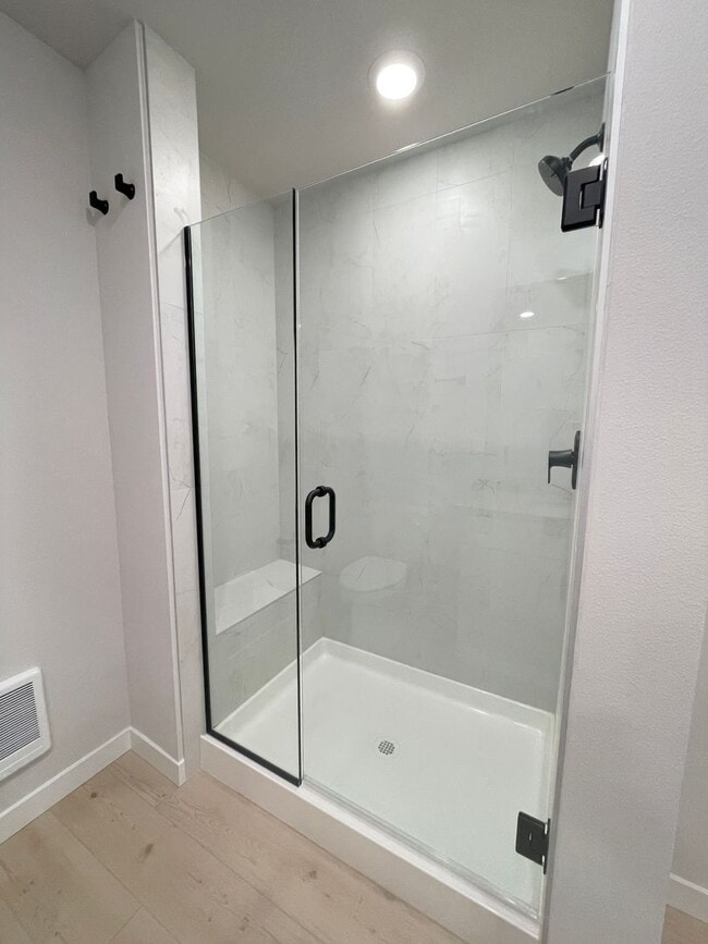 Building Photo - 3bd/3.5ba Shoreline Townhome