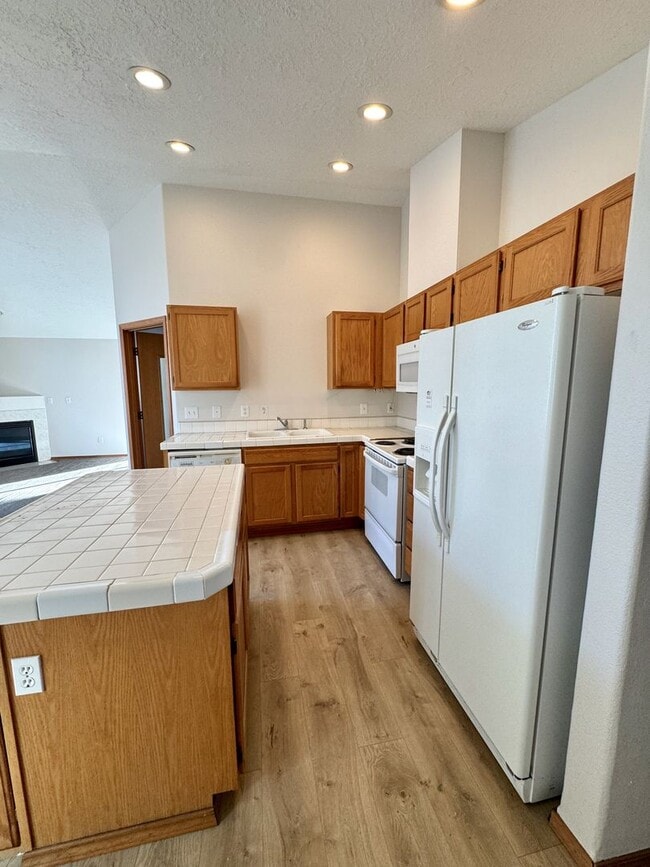 Building Photo - 4 Bedroom, 2 Bath House on Quiet Cul-de-sac