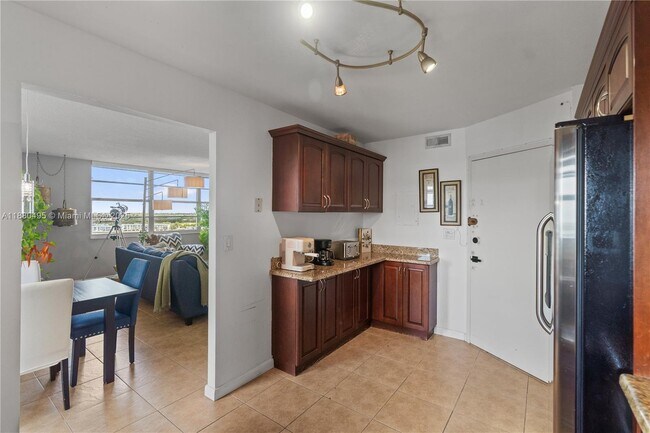 Building Photo - 1351 NE Miami Gardens Dr