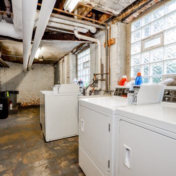 Building Photo - 1218 W Victoria St