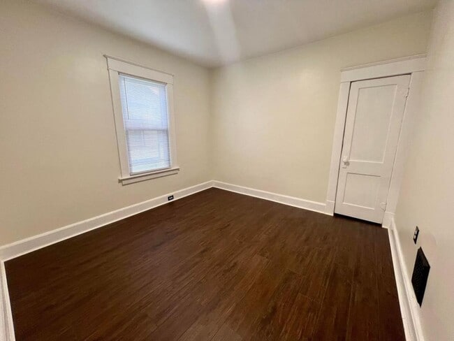 Building Photo - 301 Folts St