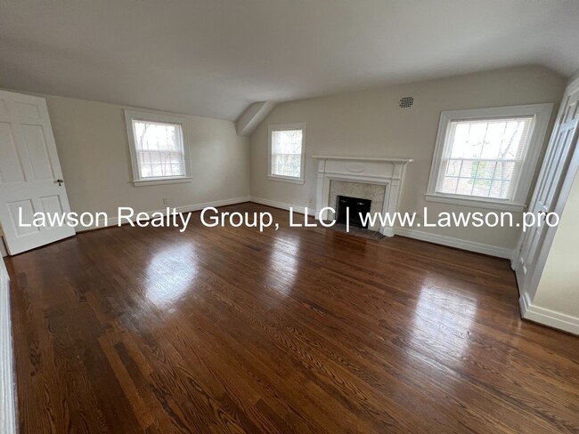 Building Photo - Charming Brick Colonial in South Roanoke