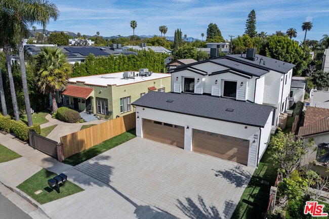 Building Photo - 822 N Orange Grove Ave