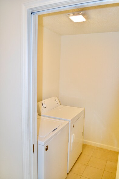 Building Photo - 6326 Feldspar St