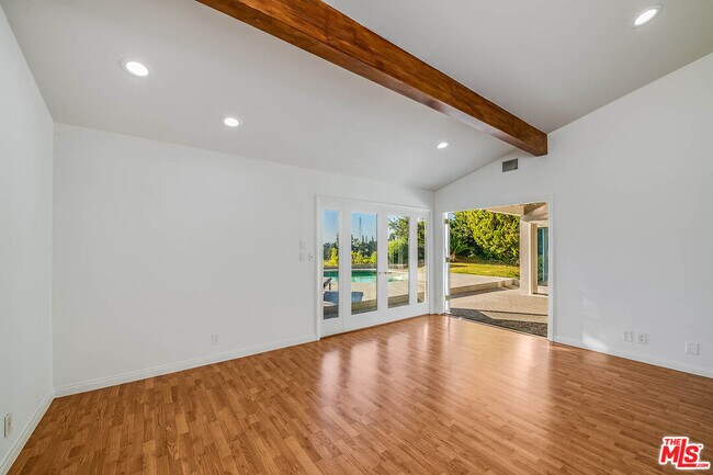 Building Photo - 3115 Dona Susana Dr