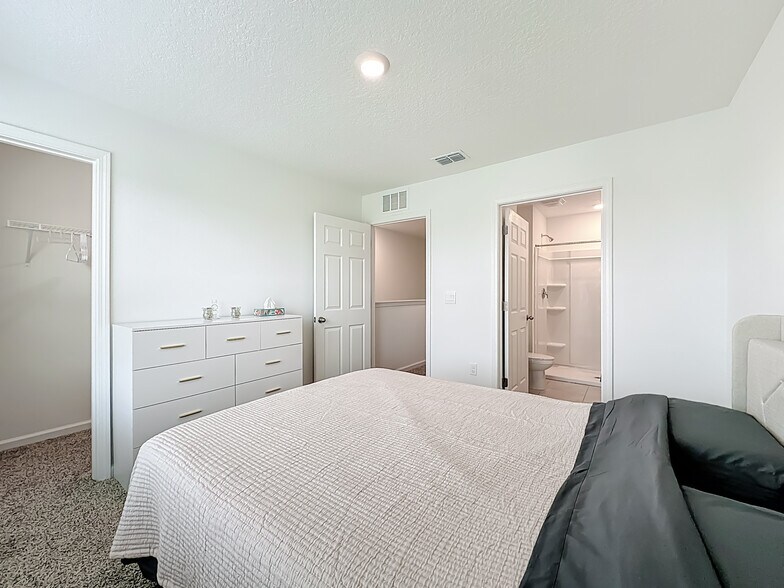 Building Photo - 53 Palmones St