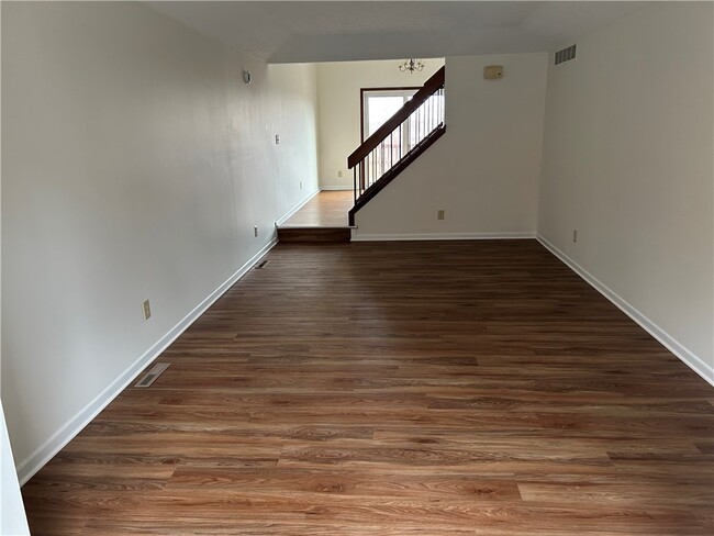 Building Photo - 24 Spring Hill