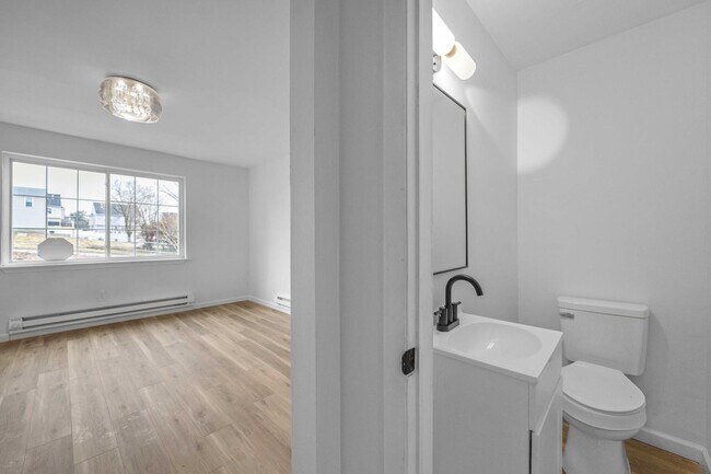 Building Photo - 461 Hale St