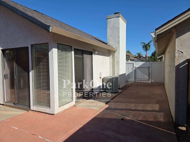 Building Photo - 384 Grovewood Loop N