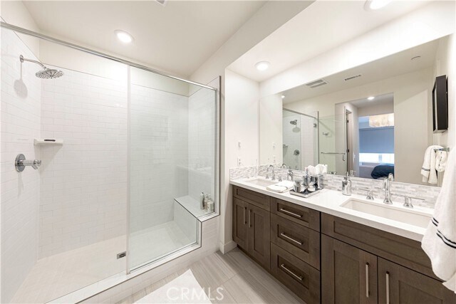 Building Photo - 983 Doheny Way
