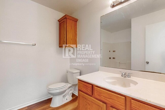 Building Photo - 404 Truman St