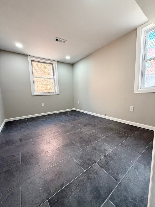 Building Photo - 41 Howe St