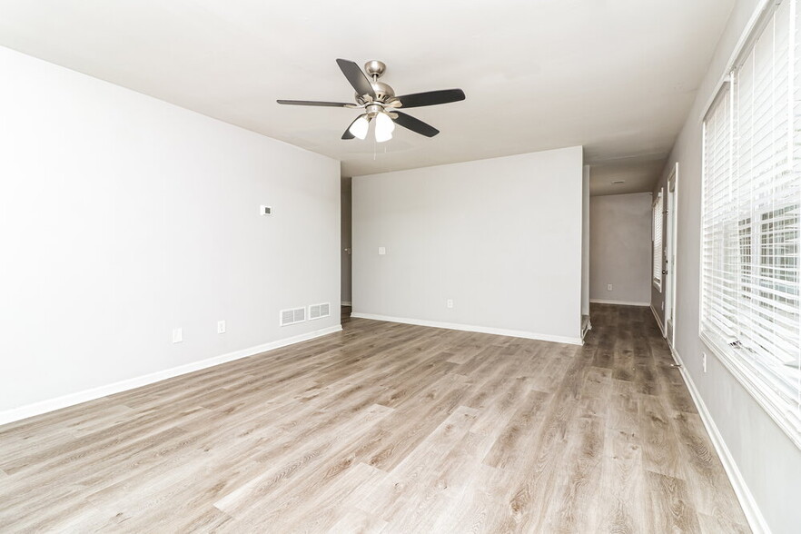 Building Photo - 6659 Breckenridge Dr