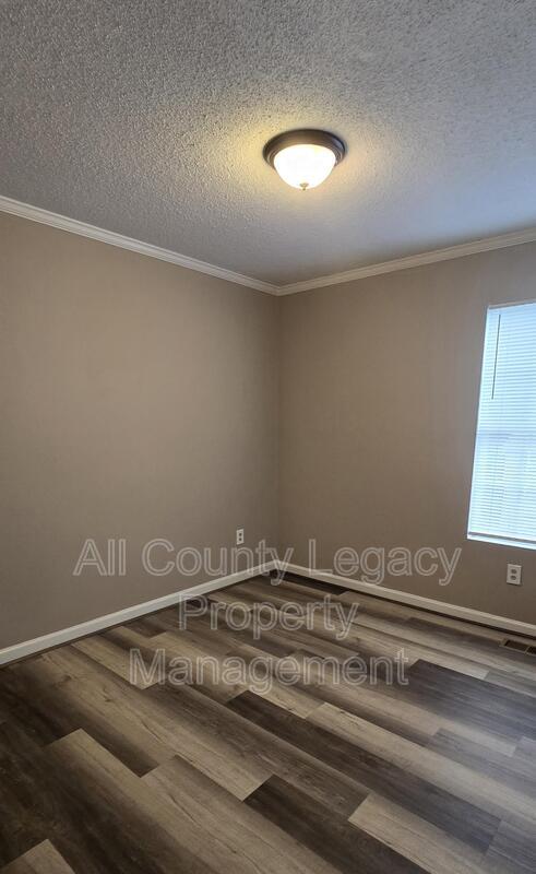 Building Photo - 4675 Lois Dr
