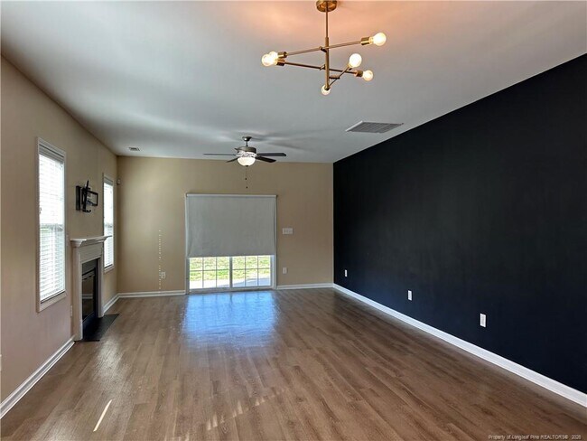 Building Photo - 2040 Stonewash Dr