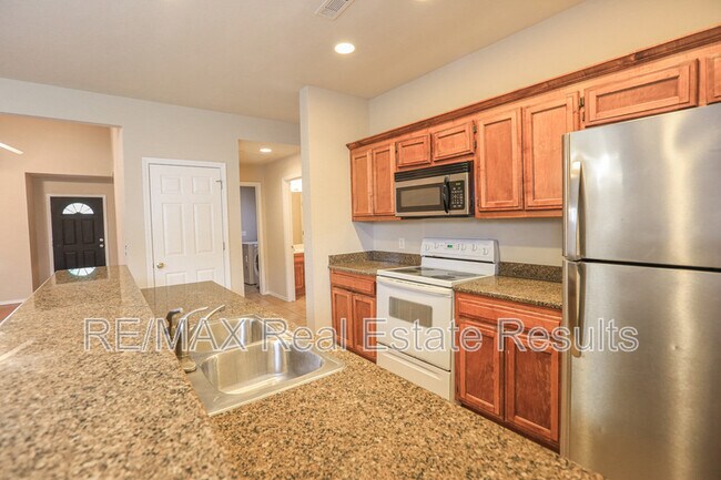 Building Photo - 3509 SW Deerfield Blvd