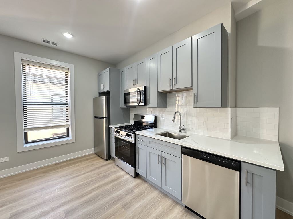 Building Photo - 443 W Belden Ave