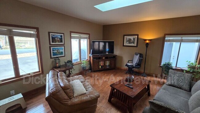 Building Photo - 22882 Carriage Dr