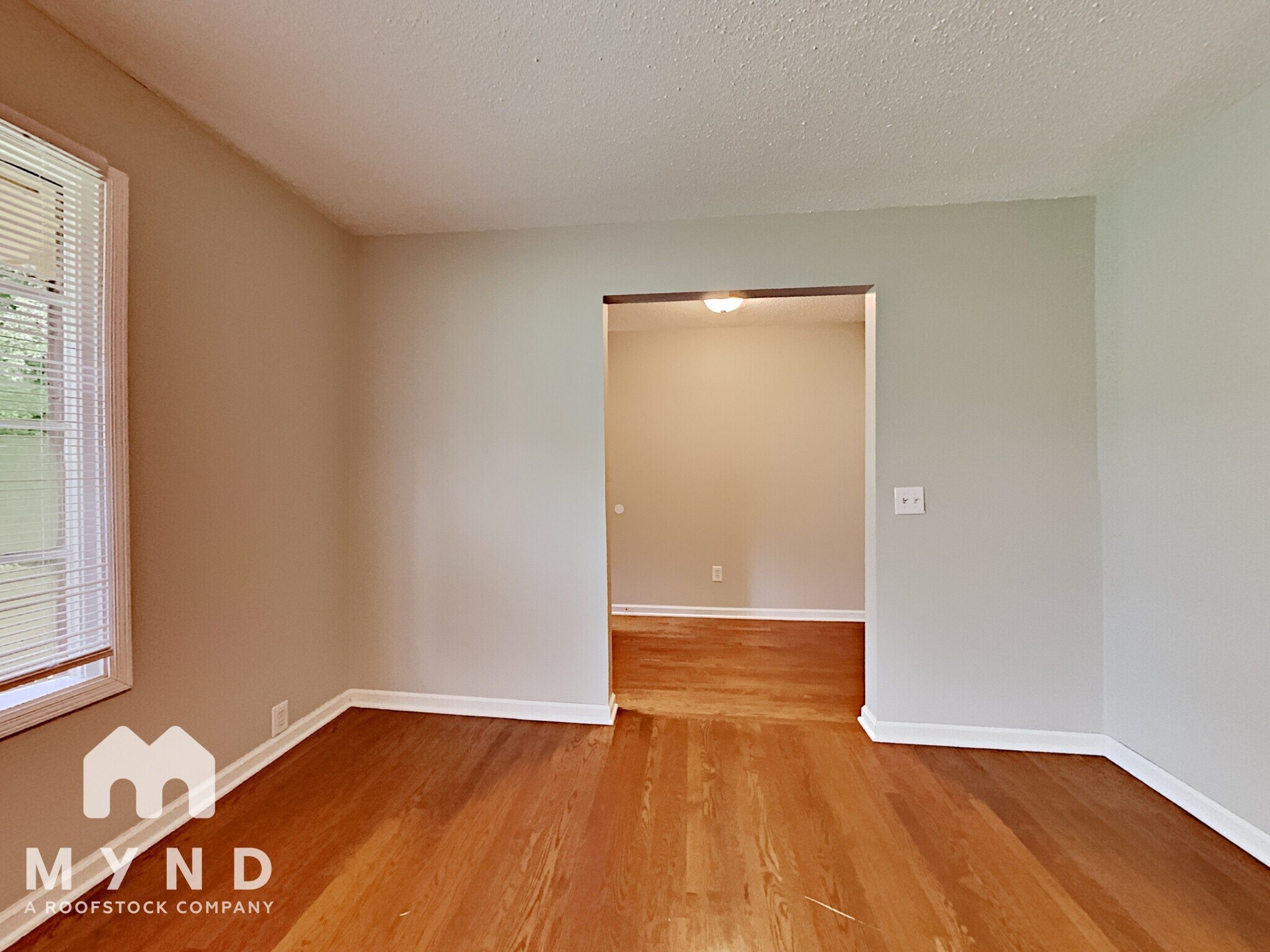 Building Photo - 204 Moon Cir