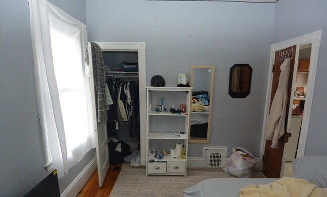 Building Photo - 10 Brackett St