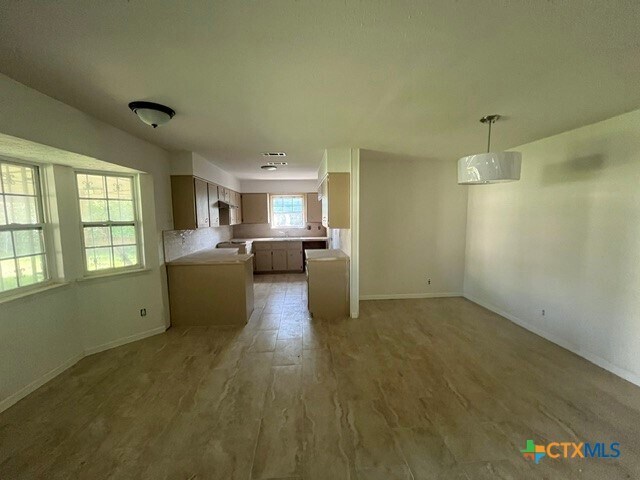 Building Photo - 1700 Standridge St