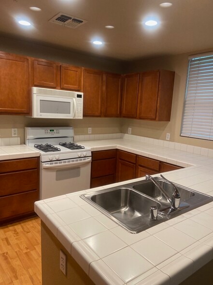 Kitchen - 4800 Westlake Pky