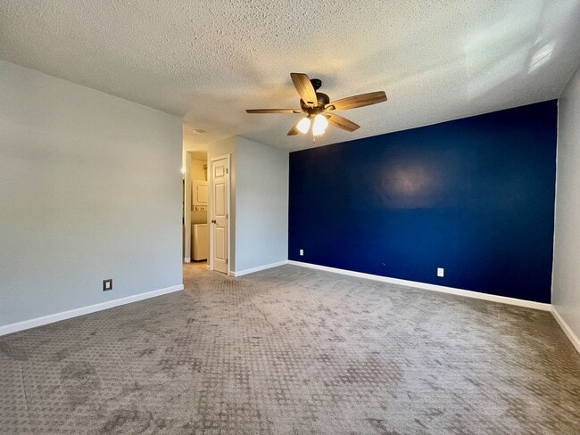 Building Photo - Charming Condo for Rent