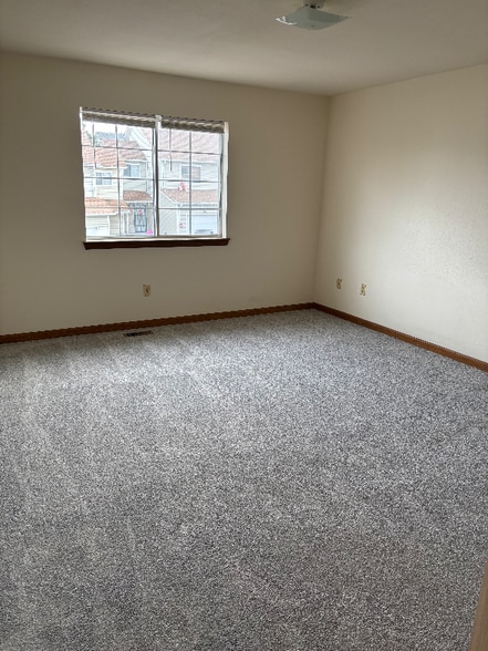 Building Photo - 3777 E 121st Ave