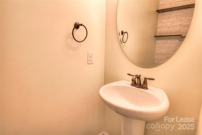 Building Photo - 1444 Ridgehaven Rd