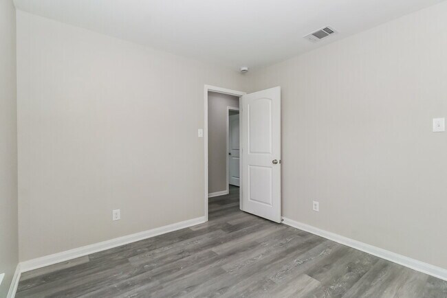 Building Photo - 428 Ruby Ln