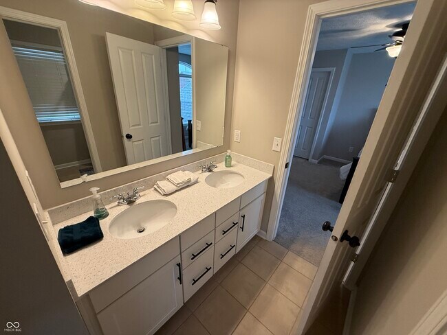 Building Photo - 5193 Rangewood Dr